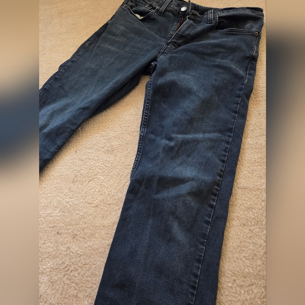 Distressed Slim Fit Levi's - Picture 5 of 5